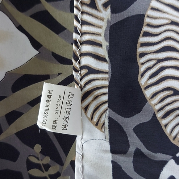 Vintage Floral Silk Neck Scarf - Picture 6 of 6